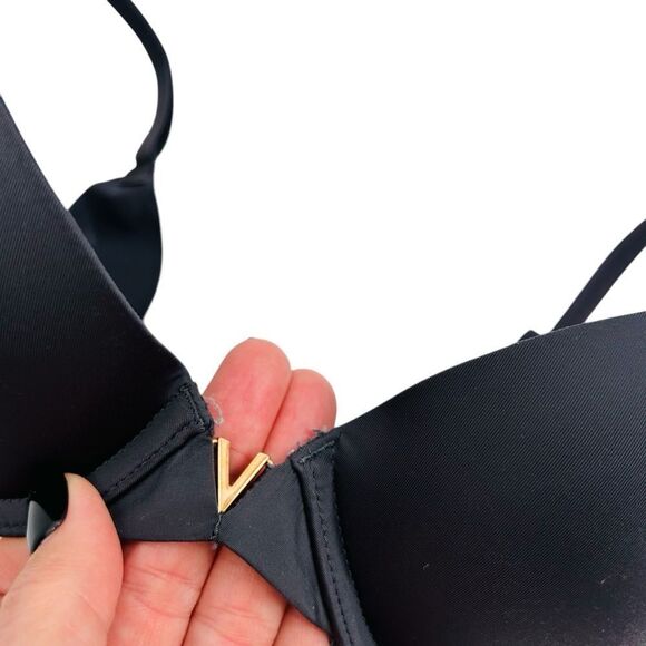 Victoria’s Secret dark gray padded push up bra with V detail size 32b - Picture 2 of 4